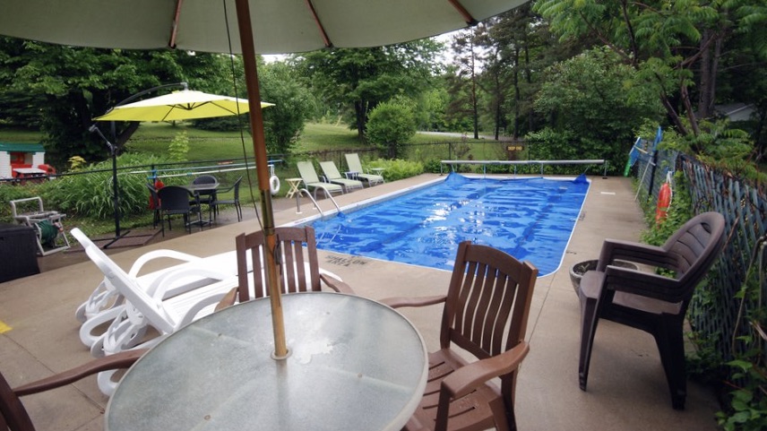 Ogopogo Resort Haliburton Hotels swimming pool and pool deck with chairs